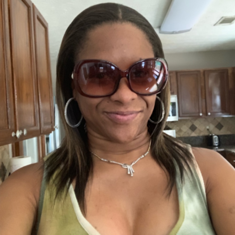 Meet your Posher, Nakenya